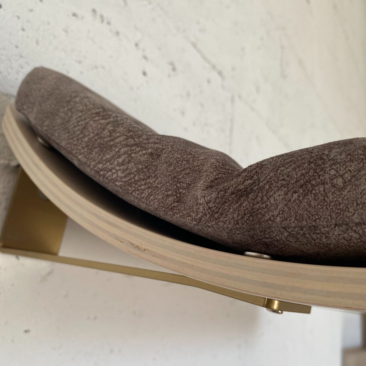 Półka Chill - Klon / poduszka Smooth Light Brown / Złote wsporniki - obrazek 7