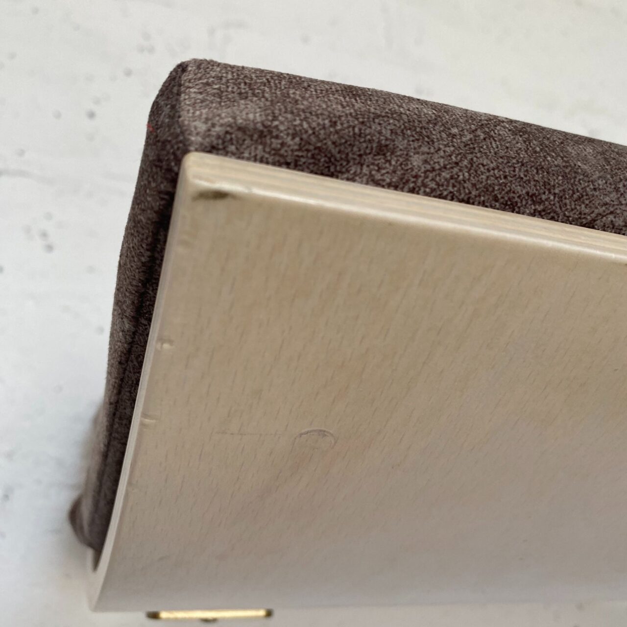Półka Chill - Klon / poduszka Smooth Light Brown / Złote wsporniki - obrazek 4